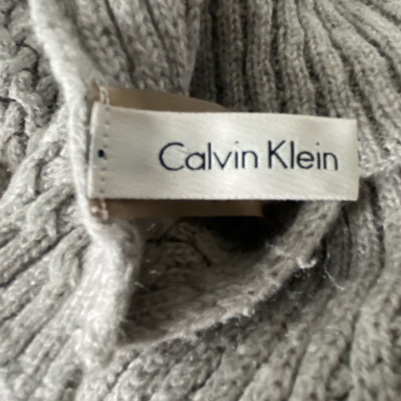 Calvin Klein Cozy & Warm Knit Gray Scarf - Picture 4 of 6
